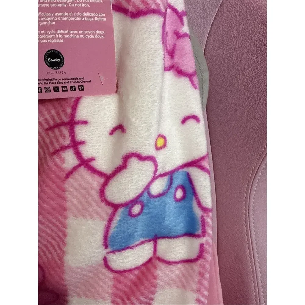 Hello Kitty & Friends Throw Blanket Pink Butterfly Forest Neon 2026 Sanrio